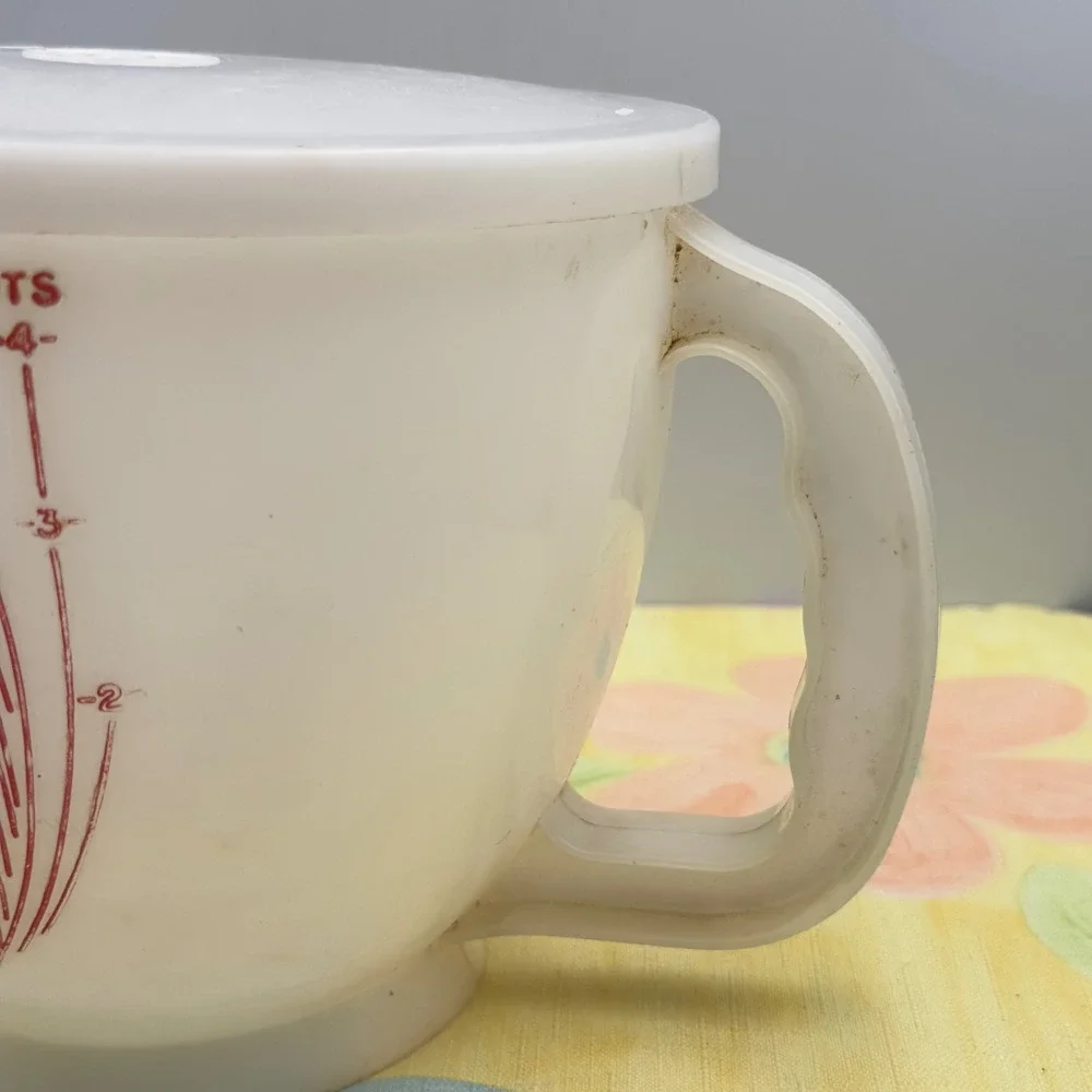 Vintage Tupperware 8 Cup Measuring Mix N Store Bowl Pour Spout Red Lettering Lid